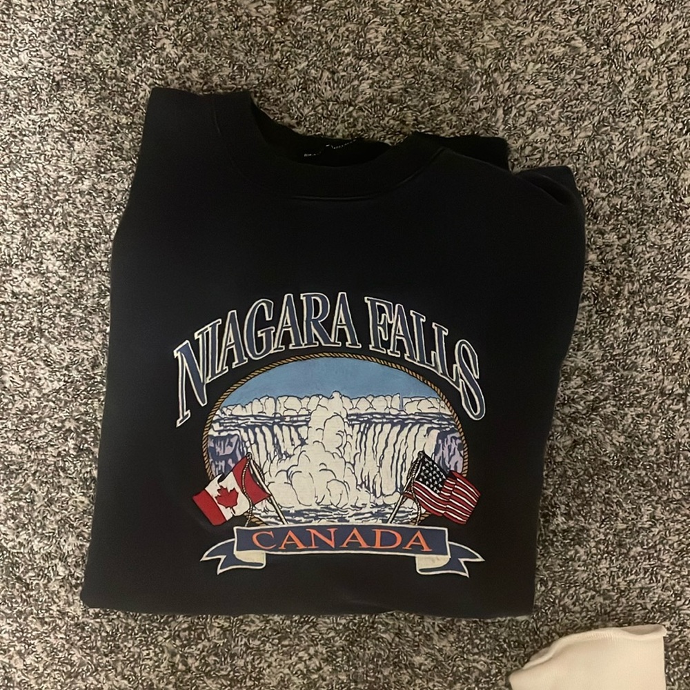 Brandy Melville, Niagara Falls crewneck